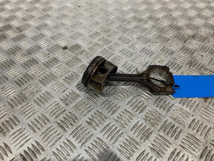 Gebruikte Zuiger Volkswagen Golf V (1K1) 1.6 FSI 16V Prijs op aanvraag aangeboden door Autodemontage Rijnmond BV