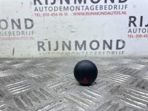 Gebruikte Paniekverlichtings Schakelaar Mini Mini (R56) 1.6 16V Cooper Prijs op aanvraag aangeboden door Autodemontage Rijnmond BV