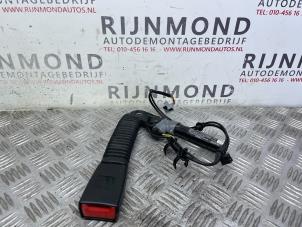 Gebruikte Veiligheidsgordel Insteek links-voor Mini Mini (R56) 1.6 16V Cooper Prijs op aanvraag aangeboden door Autodemontage Rijnmond BV