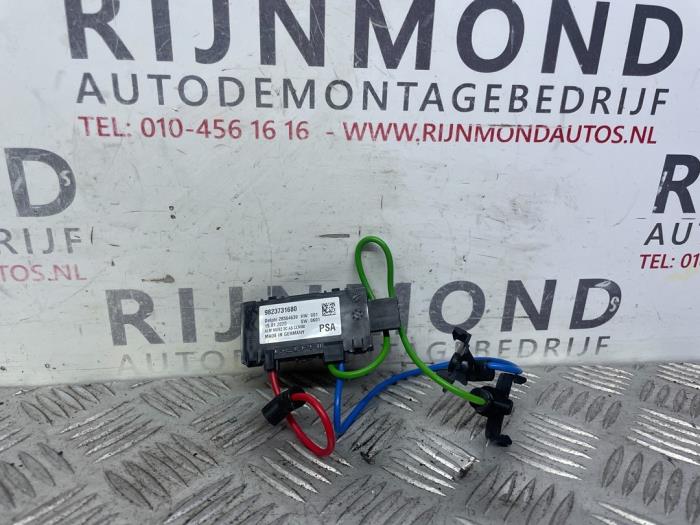 Gebruikte Alarm sensor Opel Crossland (X) 1.2 Turbo 12V Prijs € 42,35 Inclusief btw aangeboden door Autodemontage Rijnmond BV