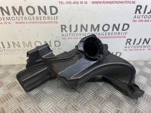 Gebruikte Resonantiehuis Peugeot 3008 II (M4/MC/MJ/MR) 1.2 12V e-THP PureTech 130 Prijs € 30,25 Inclusief btw aangeboden door Autodemontage Rijnmond BV