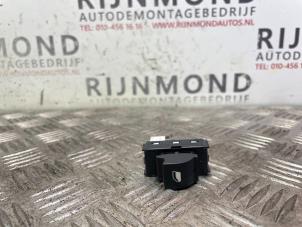 Gebruikte Ruit schakelaar elektrisch Opel Mokka 1.2 Turbo 12V Prijs € 12,10 Inclusief btw aangeboden door Autodemontage Rijnmond BV