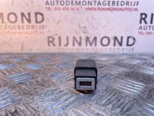 Gebruikte AUX/USB aansluiting Opel Mokka 1.2 Turbo 12V Prijs € 30,25 Inclusief btw aangeboden door Autodemontage Rijnmond BV