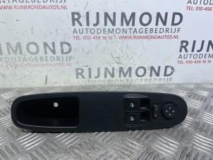 Gebruikte Ruit schakelaar elektrisch Fiat Punto Evo (199) 1.3 JTD Multijet 85 16V Euro 5 Prijs op aanvraag aangeboden door Autodemontage Rijnmond BV