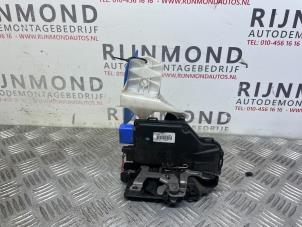 Gebruikte Deurslot Mechaniek 2Deurs links Volkswagen Caddy III (2KA,2KH,2CA,2CH) 1.9 TDI Prijs € 40,00 Margeregeling aangeboden door Autodemontage Rijnmond BV