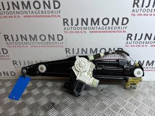 Gebruikte Ruitmechaniek 4Deurs links-achter BMW 5 serie (F10) 530d 24V Prijs € 24,20 Inclusief btw aangeboden door Autodemontage Rijnmond BV