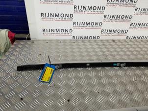 Gebruikte Daklijst links Renault Kadjar (RFEH) 1.2 Energy TCE 130 Prijs € 72,60 Inclusief btw aangeboden door Autodemontage Rijnmond BV