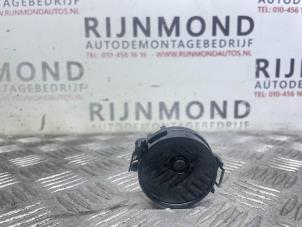 Gebruikte Sensor regen Renault Kadjar (RFEH) 1.2 Energy TCE 130 Prijs € 18,15 Inclusief btw aangeboden door Autodemontage Rijnmond BV