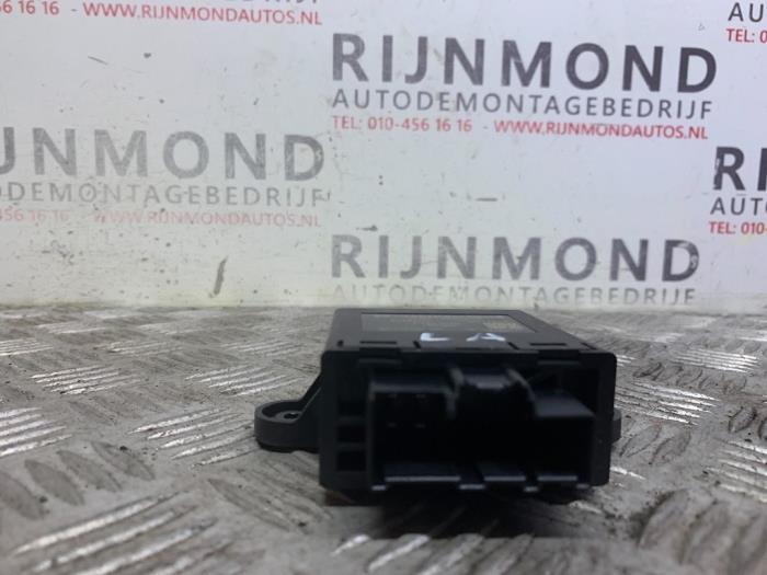 Gebruikte Deur module Ford Fiesta 7 1.0 EcoBoost 12V Prijs € 18,15 Inclusief btw aangeboden door Autodemontage Rijnmond BV