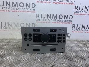 Gebruikte Radio CD Speler Opel Zafira (M75) 1.6 16V Prijs op aanvraag aangeboden door Autodemontage Rijnmond BV