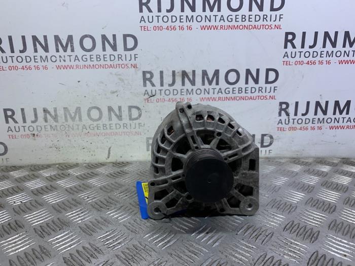Dynamo van een Renault Clio IV (5R) 0.9 Energy TCE 90 12V 2013