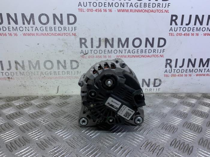 Dynamo van een Renault Clio IV (5R) 0.9 Energy TCE 90 12V 2013