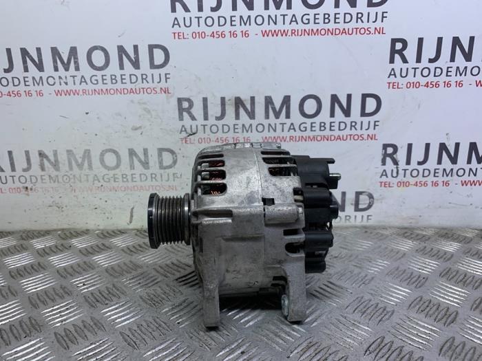 Dynamo van een Renault Clio IV (5R) 0.9 Energy TCE 90 12V 2013