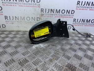 Gebruikte Buitenspiegel links Peugeot 1007 (KM) 1.4 Prijs € 50,00 Margeregeling aangeboden door Autodemontage Rijnmond BV
