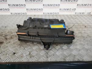 Gebruikte Luchtfilterhuis Peugeot 207/207+ (WA/WC/WM) 1.4 16V VTi Prijs € 40,00 Margeregeling aangeboden door Autodemontage Rijnmond BV