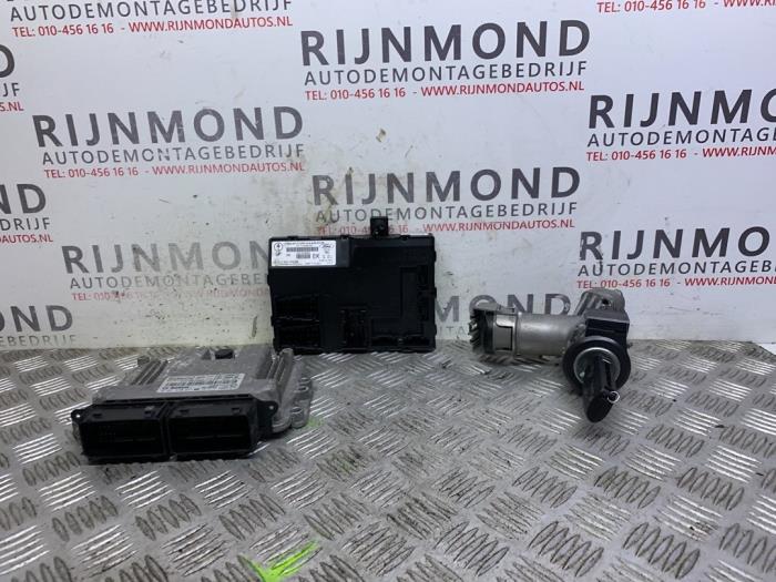 Gebruikte Kontaktslot + computer Ford Fiesta 6 (JA8) 1.0 EcoBoost 12V 100 Prijs op aanvraag aangeboden door Autodemontage Rijnmond BV