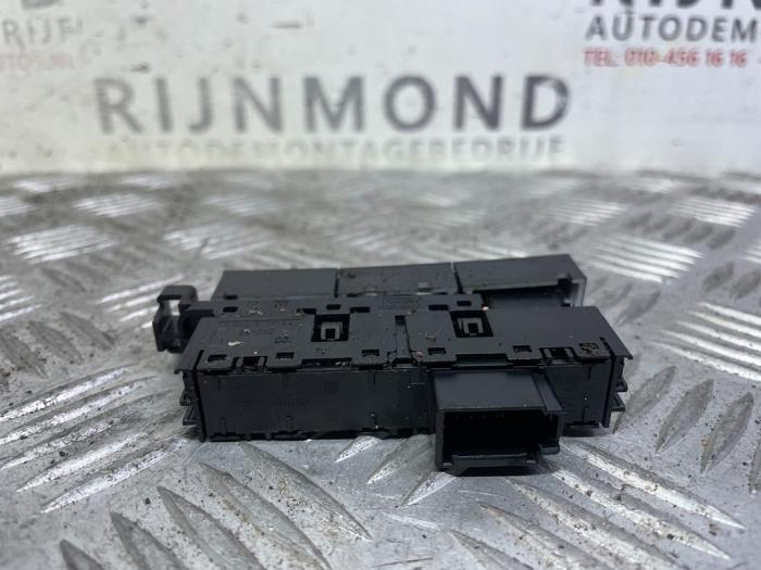 Start/Stop schakelaar div. van een Volkswagen Golf VII (AUA) 1.2 TSI 16V 2014