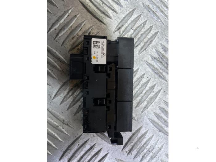 Start/Stop schakelaar div. van een Volkswagen Golf VII (AUA) 1.2 TSI 16V 2014