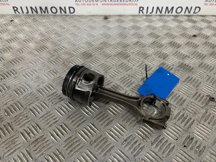 Gebruikte Zuiger Seat Ibiza ST (6J8) 1.2 TDI Ecomotive Prijs € 50,00 Margeregeling aangeboden door Autodemontage Rijnmond BV