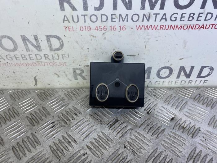 Gebruikte Deur module Audi A3 Sportback (8VA/8VF) 1.6 TDI 16V Prijs € 36,30 Inclusief btw aangeboden door Autodemontage Rijnmond BV