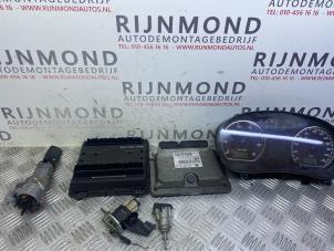 Gebruikte Kontaktslot + computer Volkswagen Polo IV (9N1/2/3) 1.4 16V 75 Prijs € 100,00 Margeregeling aangeboden door Autodemontage Rijnmond BV