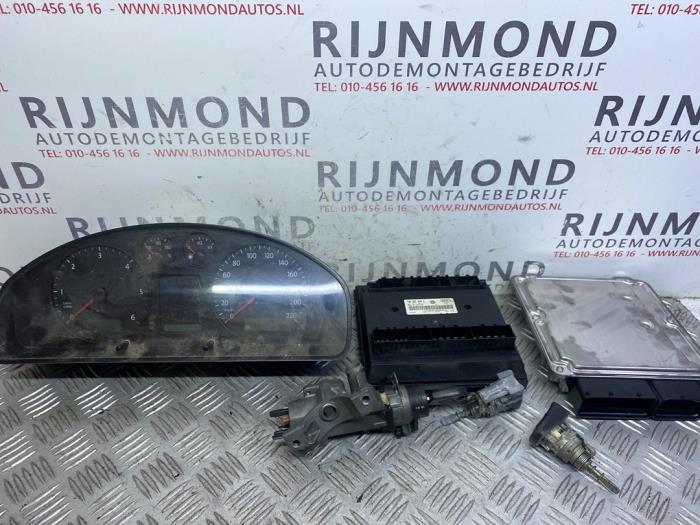 Gebruikte Kontaktslot + computer Volkswagen Transporter/Caravelle T5 2.5 TDi Prijs op aanvraag aangeboden door Autodemontage Rijnmond BV