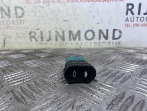 Gebruikte Raam schakelaar elektrisch Ford Transit 2.2 TDCi 16V Prijs € 10,00 Margeregeling aangeboden door Autodemontage Rijnmond BV