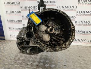 Gebruikte Versnellingsbak Opel Vivaro 1.9 DI Prijs € 300,00 Margeregeling aangeboden door Autodemontage Rijnmond BV