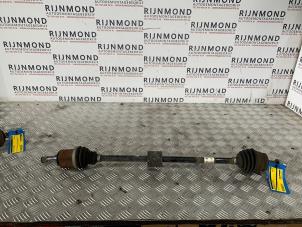 Gebruikte Aandrijfas rechts-voor Opel Corsa E 1.4 16V Prijs € 60,50 Inclusief btw aangeboden door Autodemontage Rijnmond BV