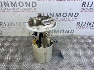 Gebruikte Benzinepomp Fiat Grande Punto (199) 1.4 16V Prijs € 40,00 Margeregeling aangeboden door Autodemontage Rijnmond BV