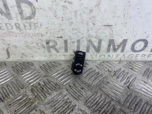 Gebruikte AUX/USB aansluiting Mini Countryman (R60) 1.6 16V One Prijs op aanvraag aangeboden door Autodemontage Rijnmond BV