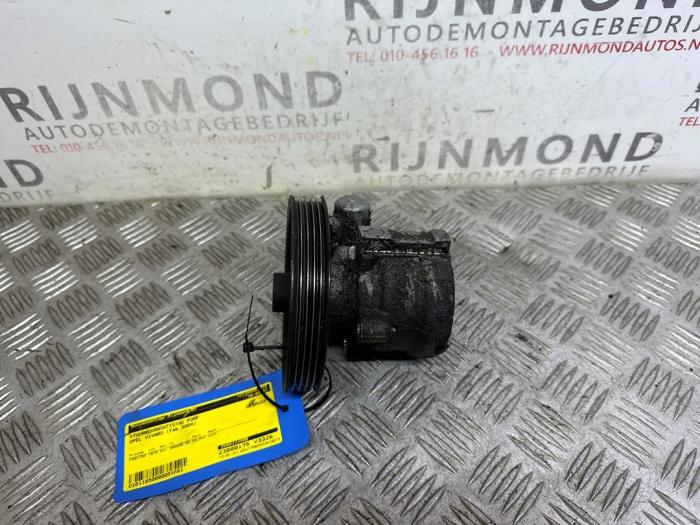 Gebruikte Pomp Servo Opel Vivaro 1.9 DI Prijs € 60,00 Margeregeling aangeboden door Autodemontage Rijnmond BV