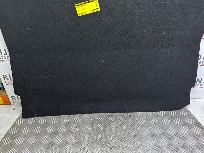Vloerplaat bagageruimte van een Opel Corsa E 1.4 16V 2015