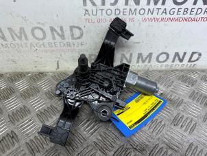 Gebruikte Ruitenwissermotor achter Opel Corsa E 1.4 16V Prijs op aanvraag aangeboden door Autodemontage Rijnmond BV