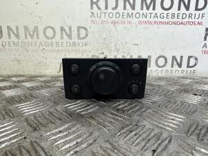 Gebruikte Schakelaar Licht Opel Vectra C Caravan 1.8 16V Prijs € 20,00 Margeregeling aangeboden door Autodemontage Rijnmond BV