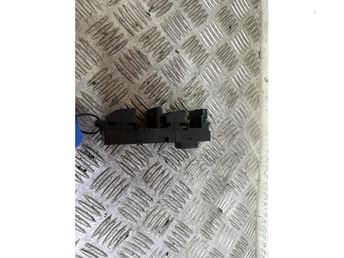Schakelaar Elektrisch Raam van een Seat Alhambra (7V8/9) 1.9 TDi 4 Motion 115 2002