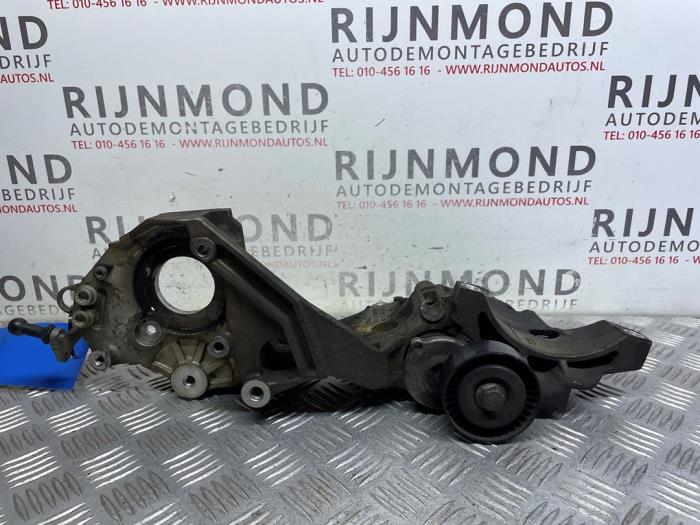 Gebruikte Dynamosteun boven Volkswagen Polo V (6R) 1.2 TDI 12V BlueMotion Prijs € 40,00 Margeregeling aangeboden door Autodemontage Rijnmond BV