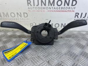 Gebruikte Combischakelaar Stuurkolom Volkswagen Polo IV (9N1/2/3) 1.4 16V 75 Prijs op aanvraag aangeboden door Autodemontage Rijnmond BV