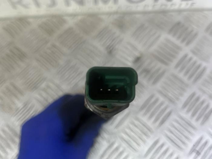 Olie niveau sensor van een Peugeot 308 (L3/L8/LB/LH/LP) 1.6 16V THP 2014