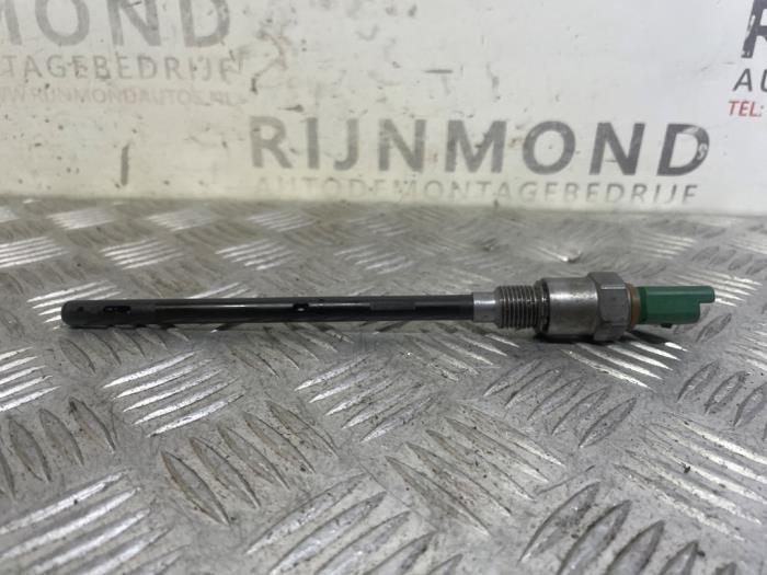 Olie niveau sensor van een Peugeot 308 (L3/L8/LB/LH/LP) 1.6 16V THP 2014