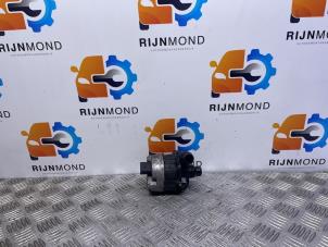 Gebruikte Waterpomp Mercedes C Estate AMG (S205) C-63 S,Edition 1 AMG 4.0 V8 Biturbo Prijs € 150,00 Margeregeling aangeboden door Autodemontage Rijnmond BV