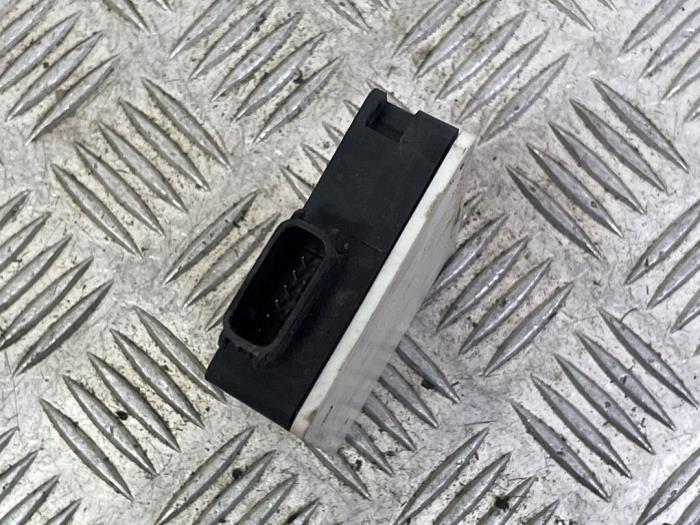 Radar sensor van een Mercedes-AMG C Estate AMG (S205) C-63 S,Edition 1 AMG 4.0 V8 Biturbo 2016