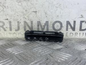 Gebruikte Schakelaar (diversen) Mercedes C Estate AMG (S205) C-63 S,Edition 1 AMG 4.0 V8 Biturbo Prijs € 30,00 Margeregeling aangeboden door Autodemontage Rijnmond BV