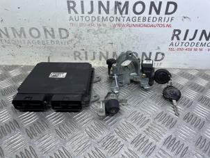 Gebruikte Kontaktslot + computer Smart Forfour (454) 1.1 12V Prijs € 150,00 Margeregeling aangeboden door Autodemontage Rijnmond BV