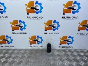 Gebruikte Ruit schakelaar elektrisch Volvo V40 (MV) 1.6 D2 Prijs op aanvraag aangeboden door Autodemontage Rijnmond BV