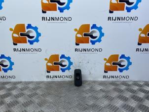 Gebruikte Ruit schakelaar elektrisch Volvo V40 (MV) 1.6 D2 Prijs op aanvraag aangeboden door Autodemontage Rijnmond BV