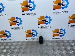 Gebruikte Ruit schakelaar elektrisch Volvo V40 (MV) 1.6 D2 Prijs op aanvraag aangeboden door Autodemontage Rijnmond BV