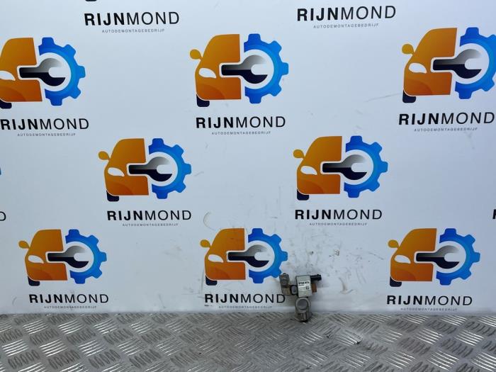 Gebruikte Accu sensor Volvo V40 (MV) 1.6 D2 Prijs € 25,00 Margeregeling aangeboden door Autodemontage Rijnmond BV