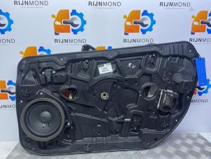 Gebruikte Ruitmechaniek 4Deurs rechts-voor Volvo V40 (MV) 1.6 D2 Prijs op aanvraag aangeboden door Autodemontage Rijnmond BV