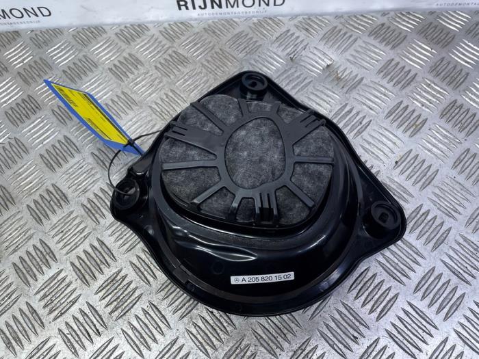 Luidspreker van een Mercedes-Benz C (W205) C-220 2.2 CDI BlueTEC, C-220 d 16V 2016